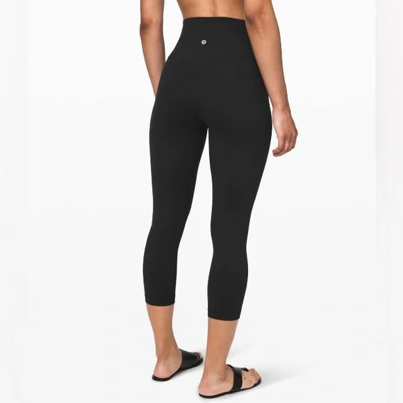 4096 -Lululemon Align Crop *21"
Black - Picture 2 of 7